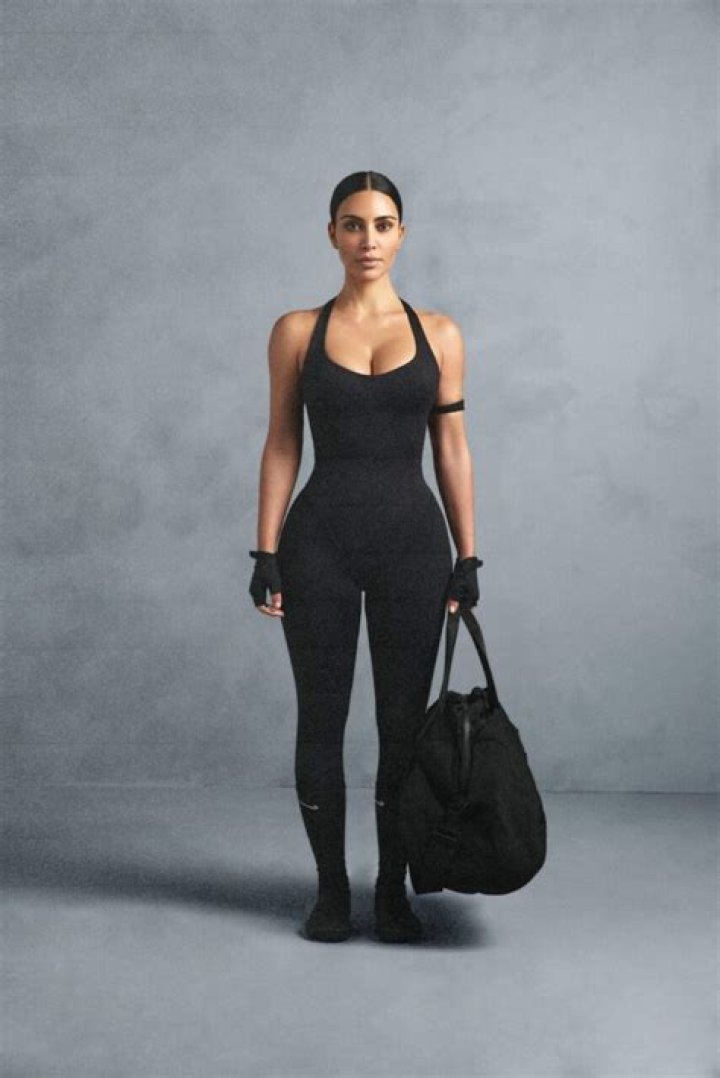 Amelia Hamlin Poses In Kim Kardashian’s SKIMS Bodysuit — Pic – Hollywood Life
