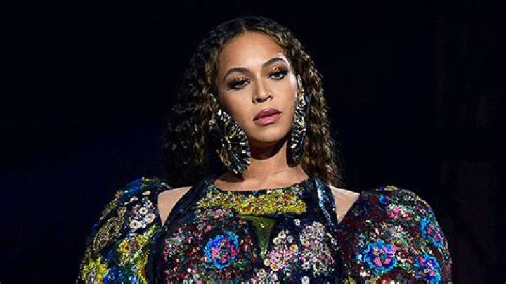 Beyonce’s Gold Mini Dress On Renaissance Tour: Photos – Hollywood Life