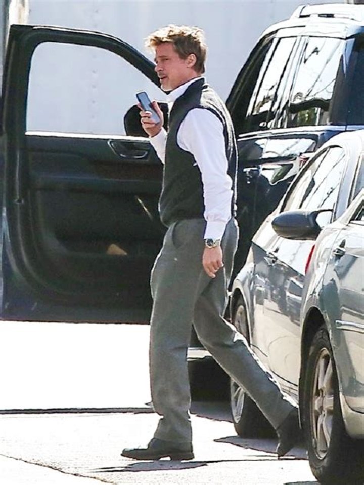 Brad Pitt Films ‘Wolves’ As Ines De Ramon Shops In LA: Photos – Hollywood Life