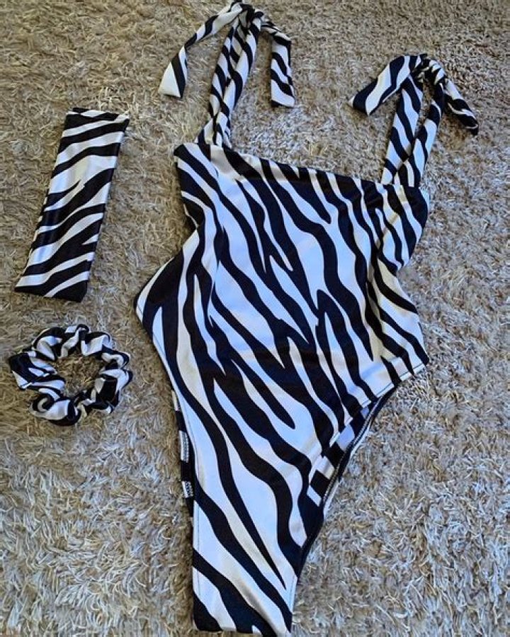 Ciara Goes Makeup-Free & Slays In Plunging Zebra-Print Swimsuit — Photo