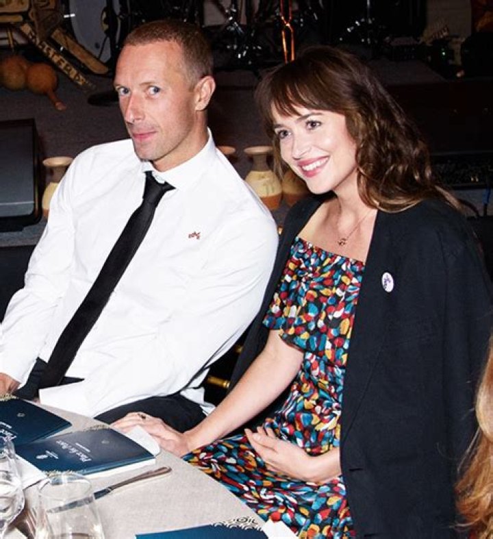 Dakota Johnson Blows Kisses At Chris Martin At Coldplay Concert: Photo – Hollywood Life