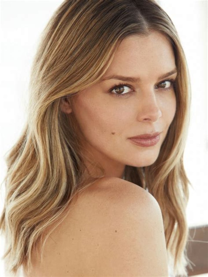 Danielle Knudson Pics