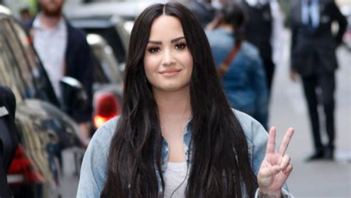 Demi Lovato Shows Stretch Marks & Reveals ‘Eating Disorder Recovery’ – Hollywood Life