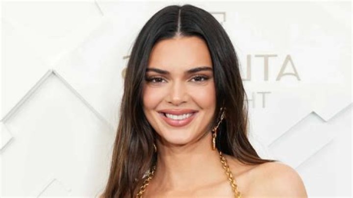Find Out Secret Diss To Kendall Jenner In ‘Shake It Off’ – Hollywood Life