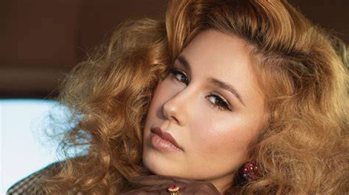 Haley Reinhart Talks New Song ‘Honey, There’s The Door’ — Interview – Hollywood Life