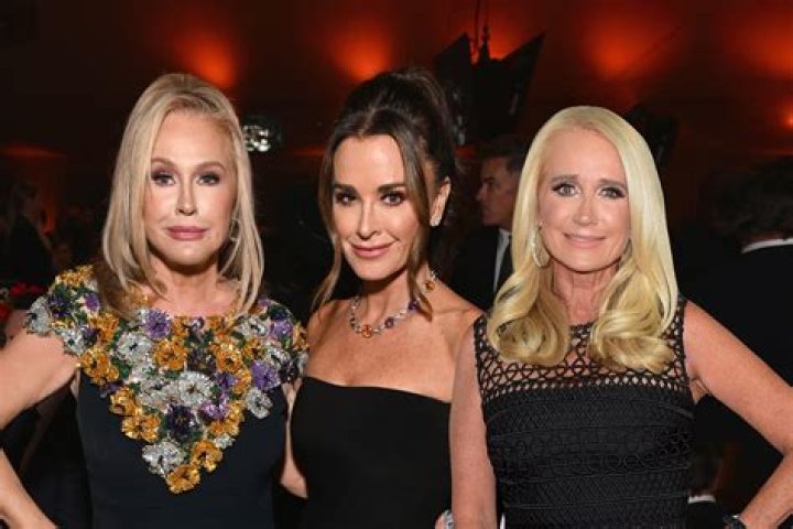 He Loves Older Women – Hollywood Life