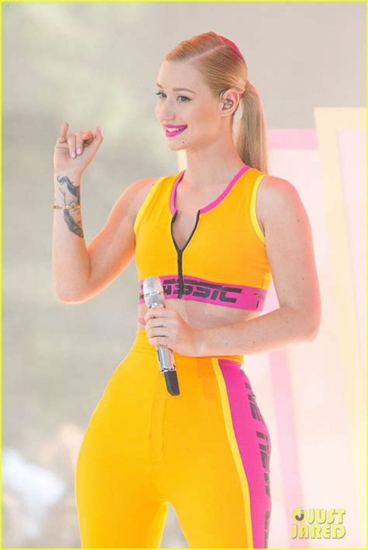 Iggy Azalea’s Strapless Red Bikini For Photoshoot: Video – Hollywood Life