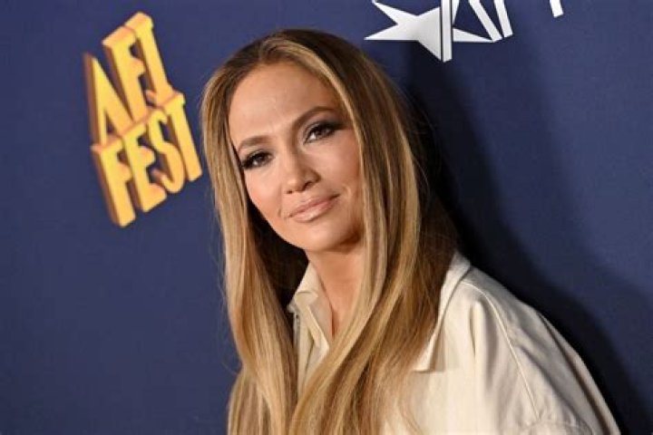 Jennifer Lopez Reminds Grads To ‘Learn & Grow’ From Every Experience On ‘Dear Class Of 2020’ Special