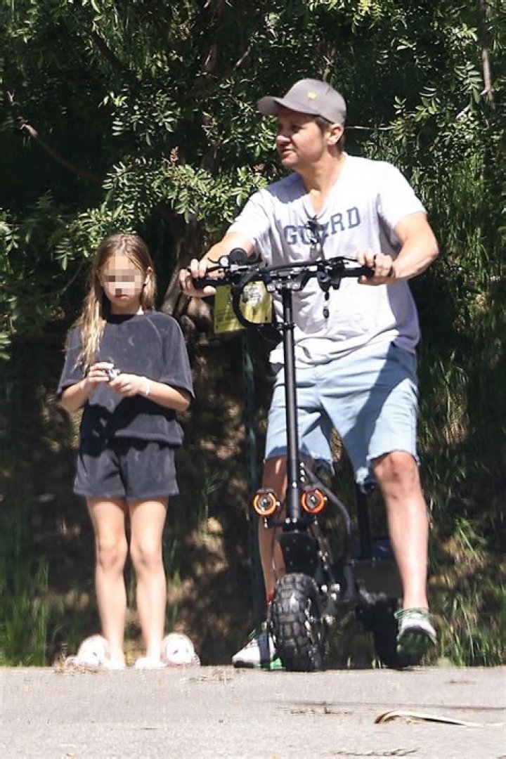 Jeremy Renner Spends Time With His Daughter While Healing At L.A. Home – Hollywood Life