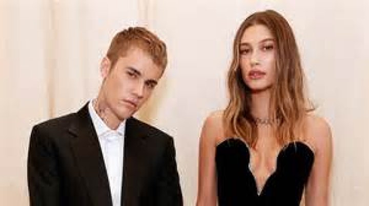 Justin Bieber & Hailey Baldwin Clap Back At Selena Gomez Fan Video – Hollywood Life
