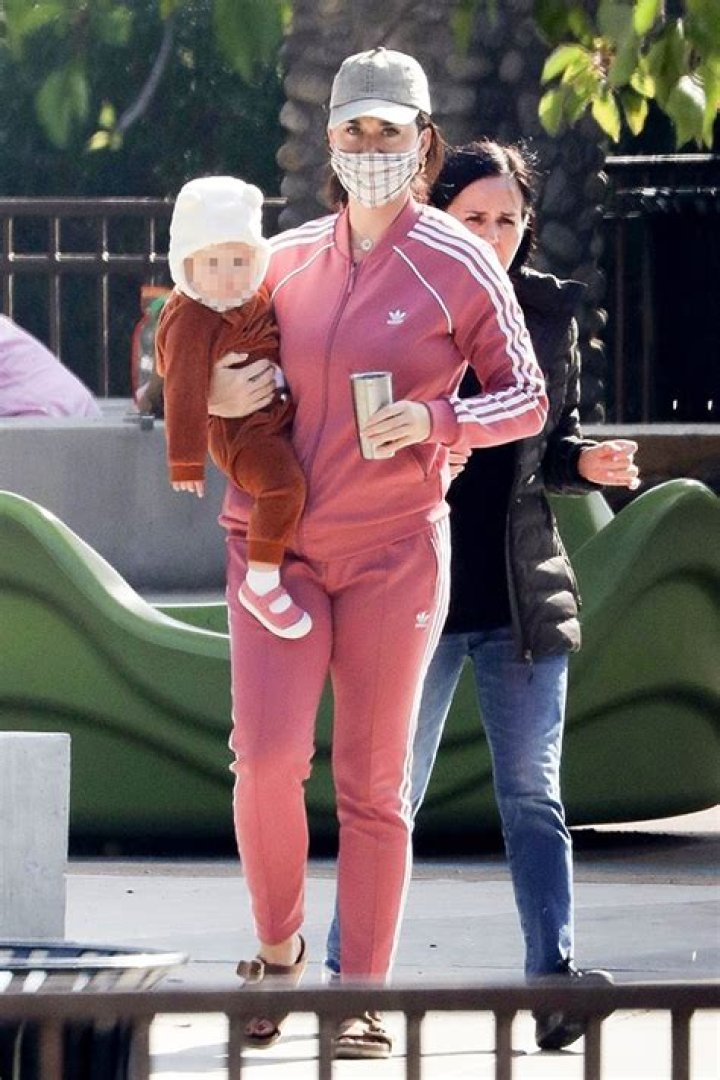 Katy Perry Cradles Daisy While Shopping In Beverly Hills: Photos – Hollywood Life