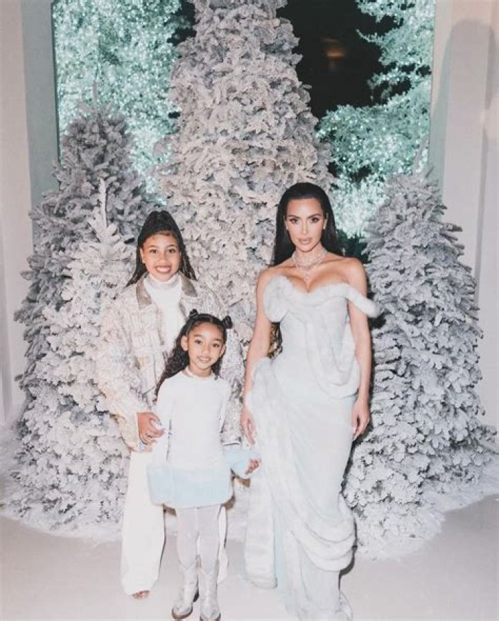 Kim Kardashian & Mini-Me Daughter Chicago, 3, Snuggle Up On Museum Date In San Francisco — Photo