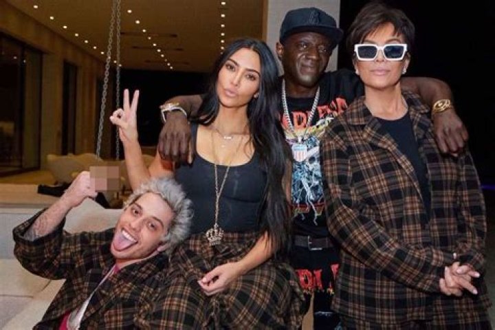Kim Kardashian & Pete Davidson Twin In Black Hoodies For Dinner With Khloe – Photos