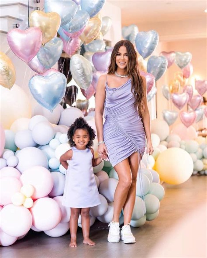 Kim, Kourtney & Kylie’s Decor – Hollywood Life