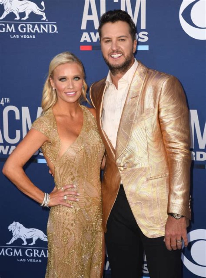 Luke Bryan’s Wife Pranks Him In Hilarious New Instagram Video – Hollywood Life