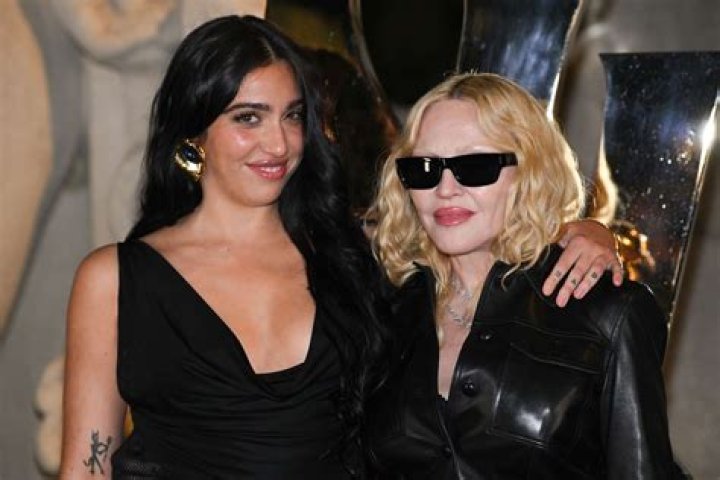 Madonna’s Daughter Lourdes Leon, 24, Rocks Crop Top In Sexy New Mirror Selfie — See Pic