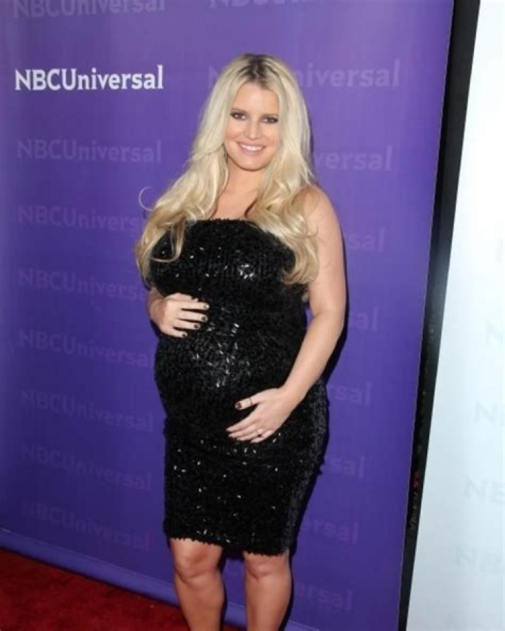 [PICS] Jessica Simpson ‘Fat,’ Pregnant, & Naked In ‘Elle’ Magazine – Hollywood Life