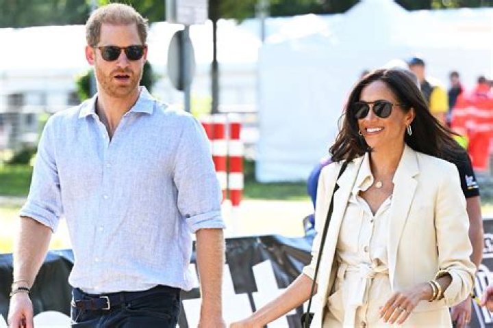 Prince Harry and Meghan Markle Have Date Night at Hockey Game: Video – Hollywood Life