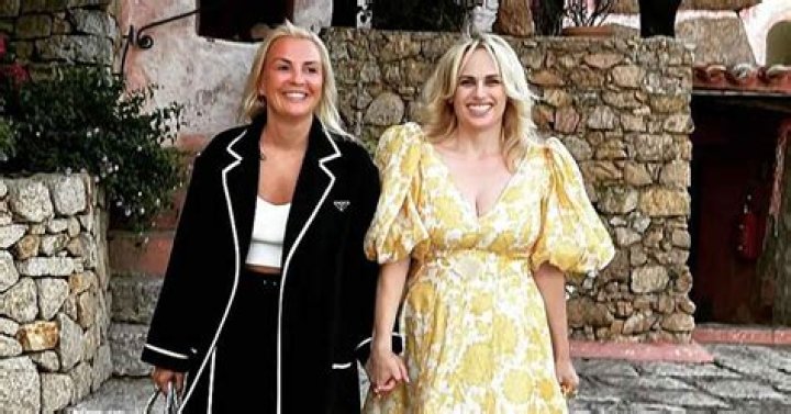Rebel Wilson Shares A Steamy Kiss With GF Ramona Agruma On Vacation: Photo