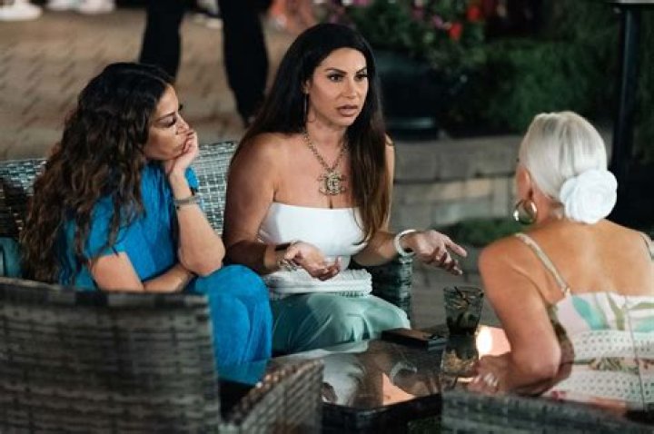 ‘RHONJ’: Jennifer Aydin Falls After Getting Drunk & Teresa Offers Jackie An Olive Branch