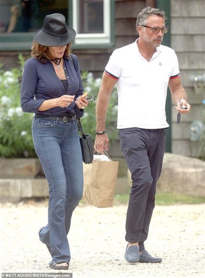 ‘RHONY’s Luann de Lesseps Rocks Black Bikini On Vacation To Mexico – Hollywood Life