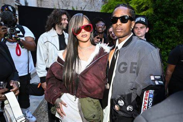 Rihanna & A$AP Rocky Have Dinner In NYC With Justin & Hailey Bieber – Hollywood Life