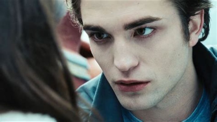 Robert Pattinson Quits Smoking For Good — How He Did It