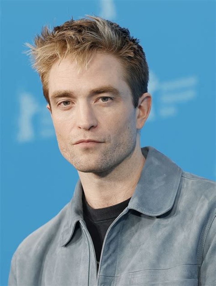 Robert Pattinson Refuses To Let Model Lick His Nipples