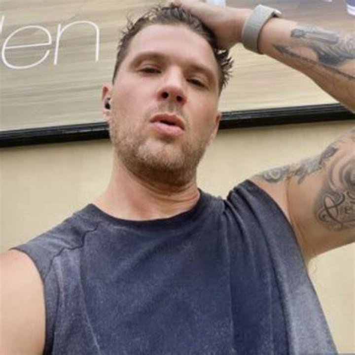 Ryan Phillippe Shades Ellen DeGeneres In Workout Selfie After Reports Of ‘Toxic’ Work Environment At Her Show