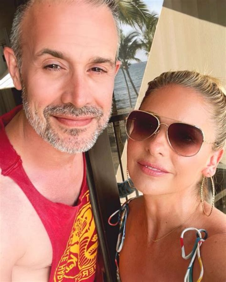 Sarah Michelle Gellar In Black Bikini: Photos – Hollywood Life