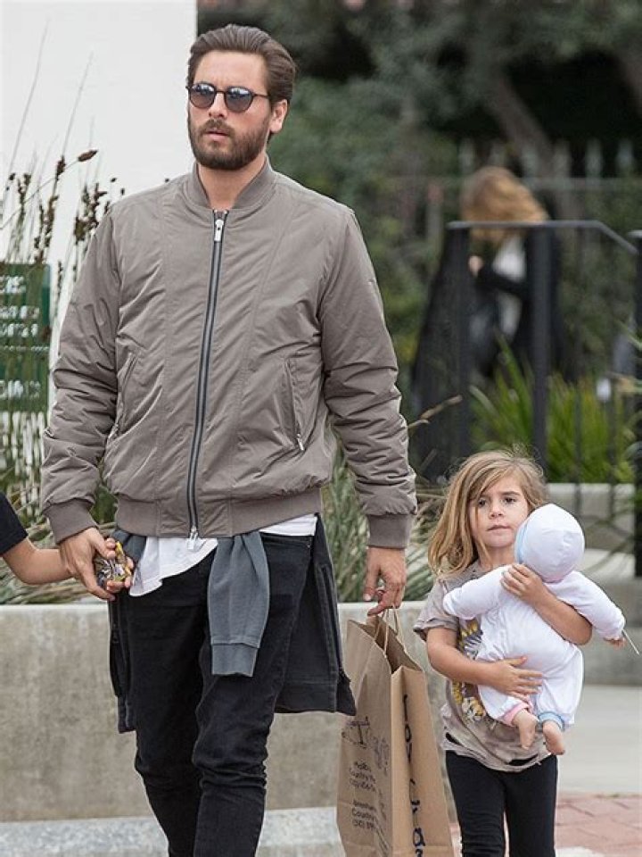Scott Disick Takes Amelia Hamlin & His Three Kids To Dinner In Miami – Hollywood Life