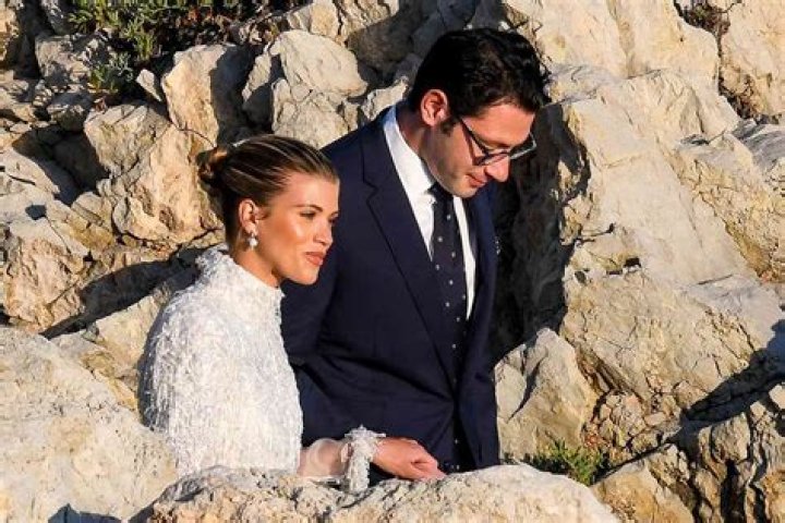 Sofia Richie Is All Smiles While Out With Elliott Grainge As Scott & Amelia’s Romance Heats Up