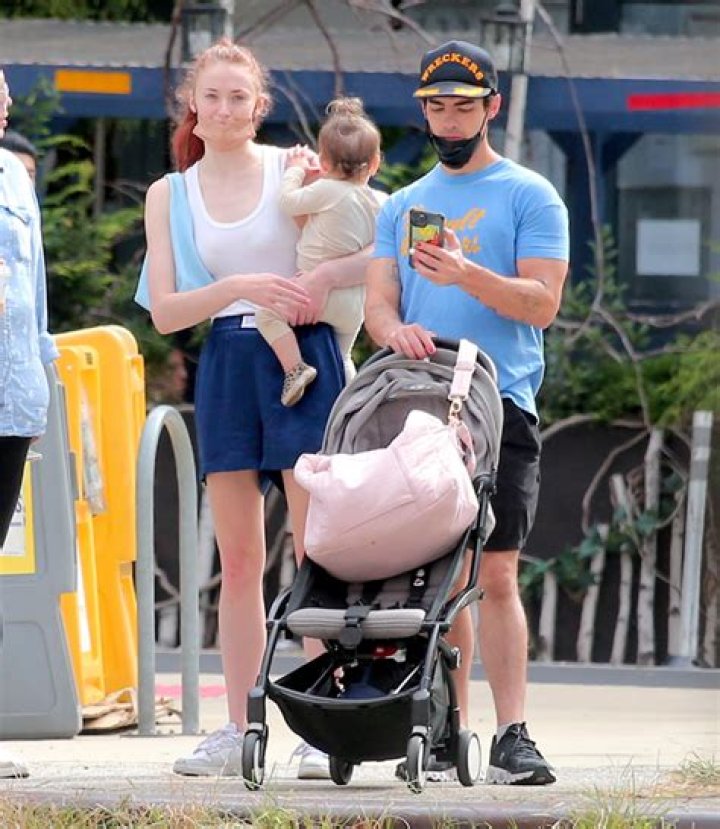 Sophie Turner Rocks Comfy Shorts For Afternoon Stroll With Joe Jonas & Baby Willa — Pic