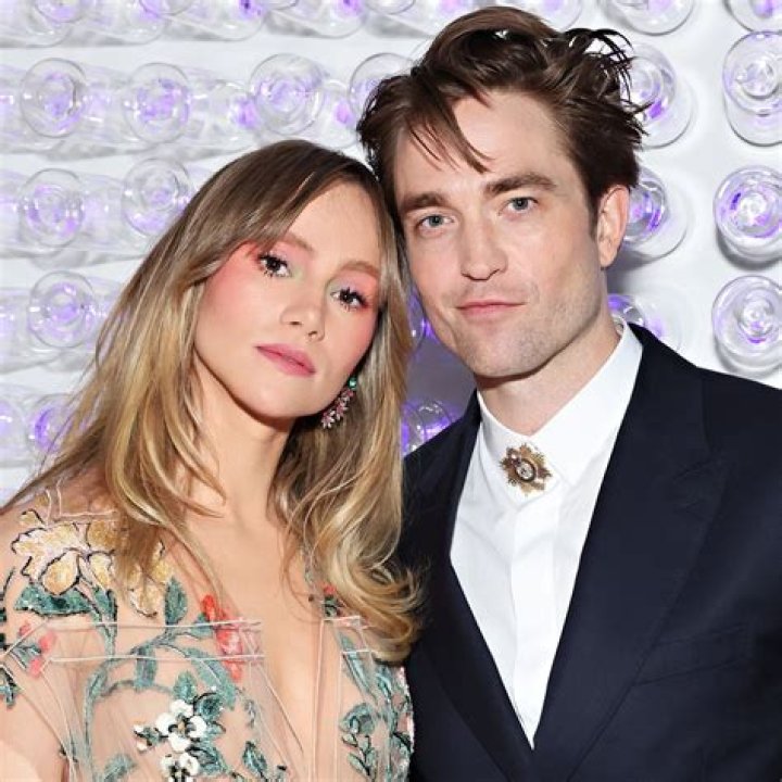Suki Waterhouse Prepped Her Skin with This SPF Primer for the Emmys