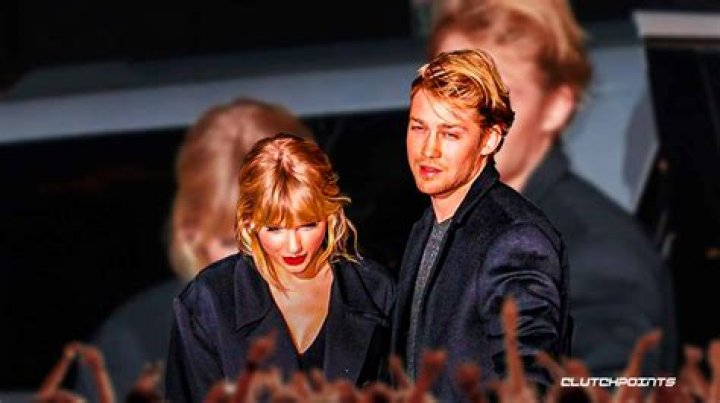 Taylor Swift & Joe Alwyn Kicked Off 2020 With Romantic Getaway In Maldives: They ‘Looked Very Much In Love’