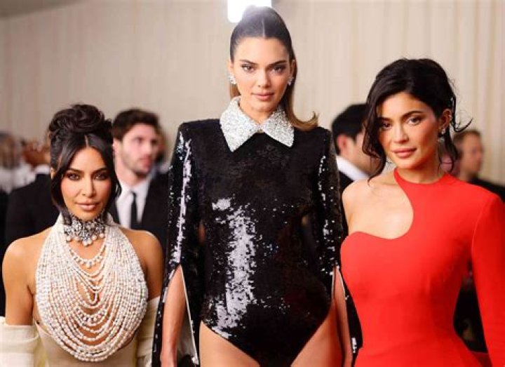 The Kardashian-Jenner Sisters In Bustier Looks: Kylie, Kim & More Wearing Sexy Bustier Styles