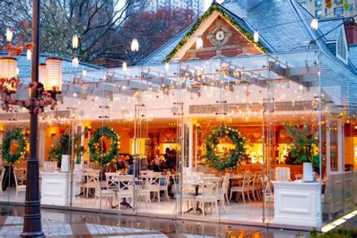 Veterans Day 2017: What Stores & Restaurants Are Open On The Holiday?