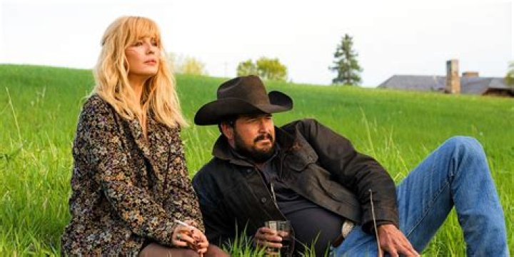 ‘Yellowstone’ Season 3 Scoop On Rip & Beth’s Relationship: Interview – Hollywood Life